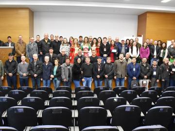 Participantes do evento com a Corte da XI Femaçã