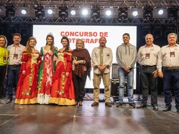 Diretoria, Soberanas, Comissão de Cultura e jurados do Concurso de Fotografias da XI Femaçã