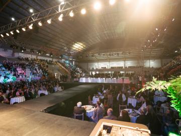 Cerca de 1,5 mil pessoas prestigiaram a festa de escolha da soberanas da XI Femaçã, no Ginásio Poliesportivo Leonir Farina, em Veranópolis. 