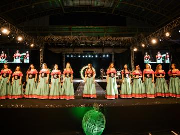 Treze candidatas concorreram ao título de soberanas da XI Femaçã.	